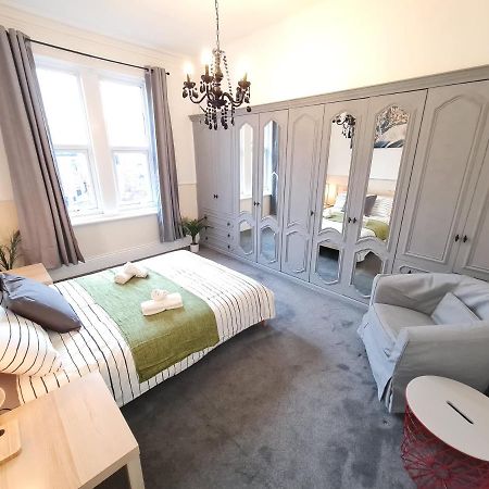 شقة Large 3 Bed Flat, Free Parking نيوكاسل أبون تاين المظهر الخارجي الصورة
