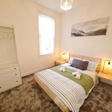 شقة Large 3 Bed Flat, Free Parking نيوكاسل أبون تاين المظهر الخارجي الصورة