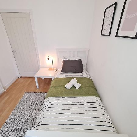 شقة Large 3 Bed Flat, Free Parking نيوكاسل أبون تاين المظهر الخارجي الصورة