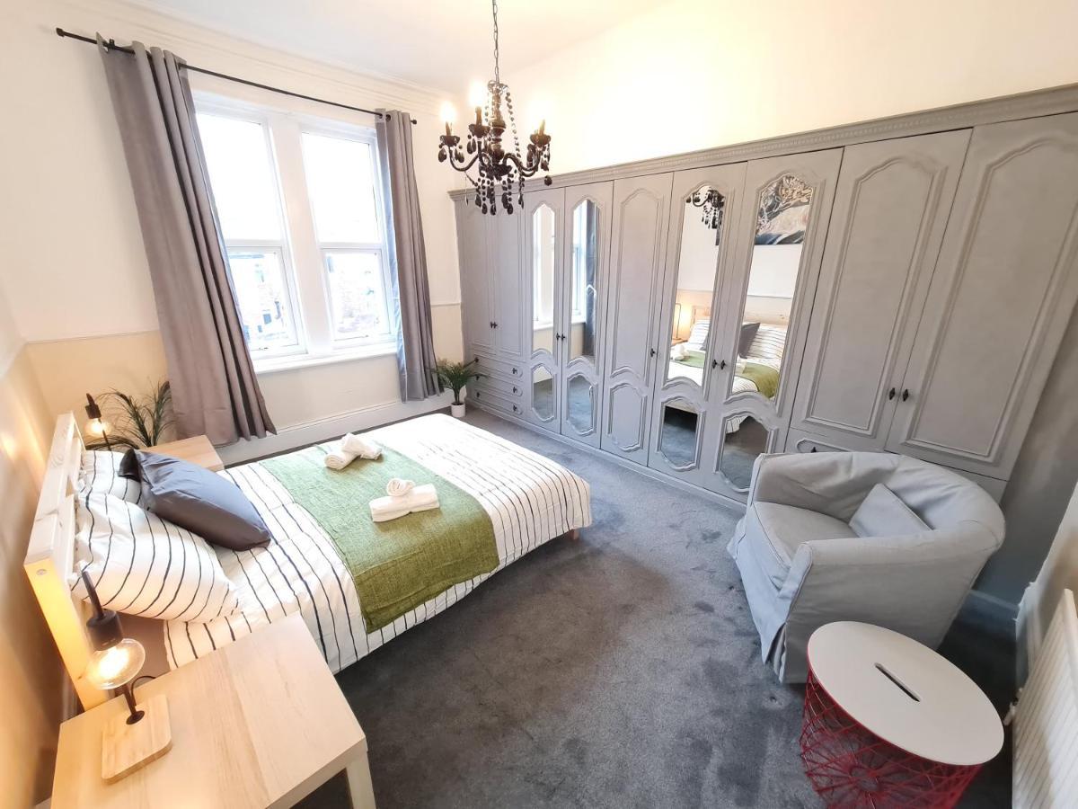 شقة Large 3 Bed Flat, Free Parking نيوكاسل أبون تاين المظهر الخارجي الصورة