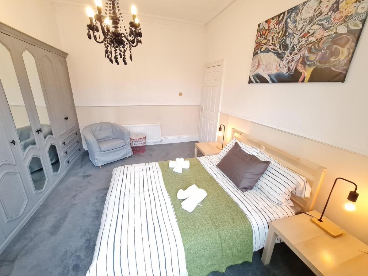 شقة Large 3 Bed Flat, Free Parking نيوكاسل أبون تاين المظهر الخارجي الصورة