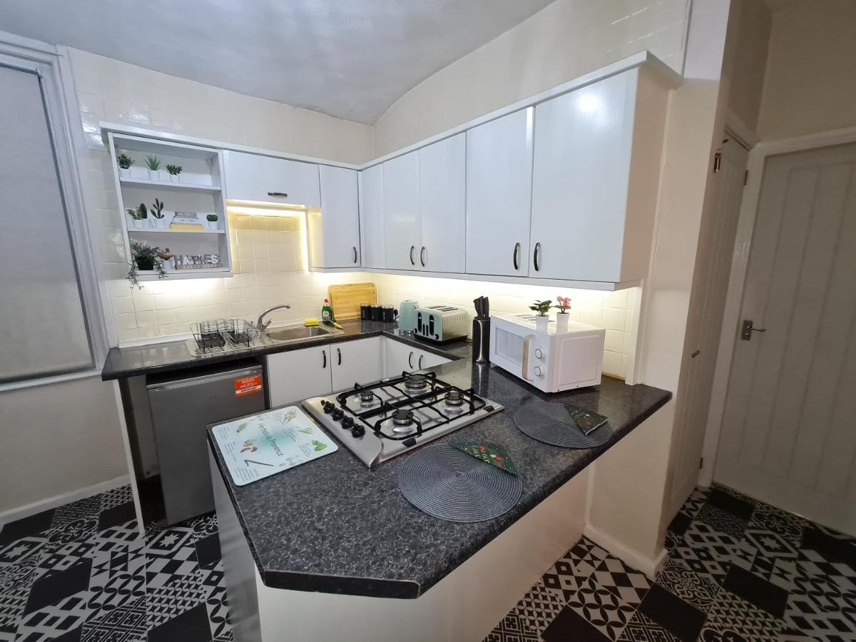 شقة Large 3 Bed Flat, Free Parking نيوكاسل أبون تاين المظهر الخارجي الصورة