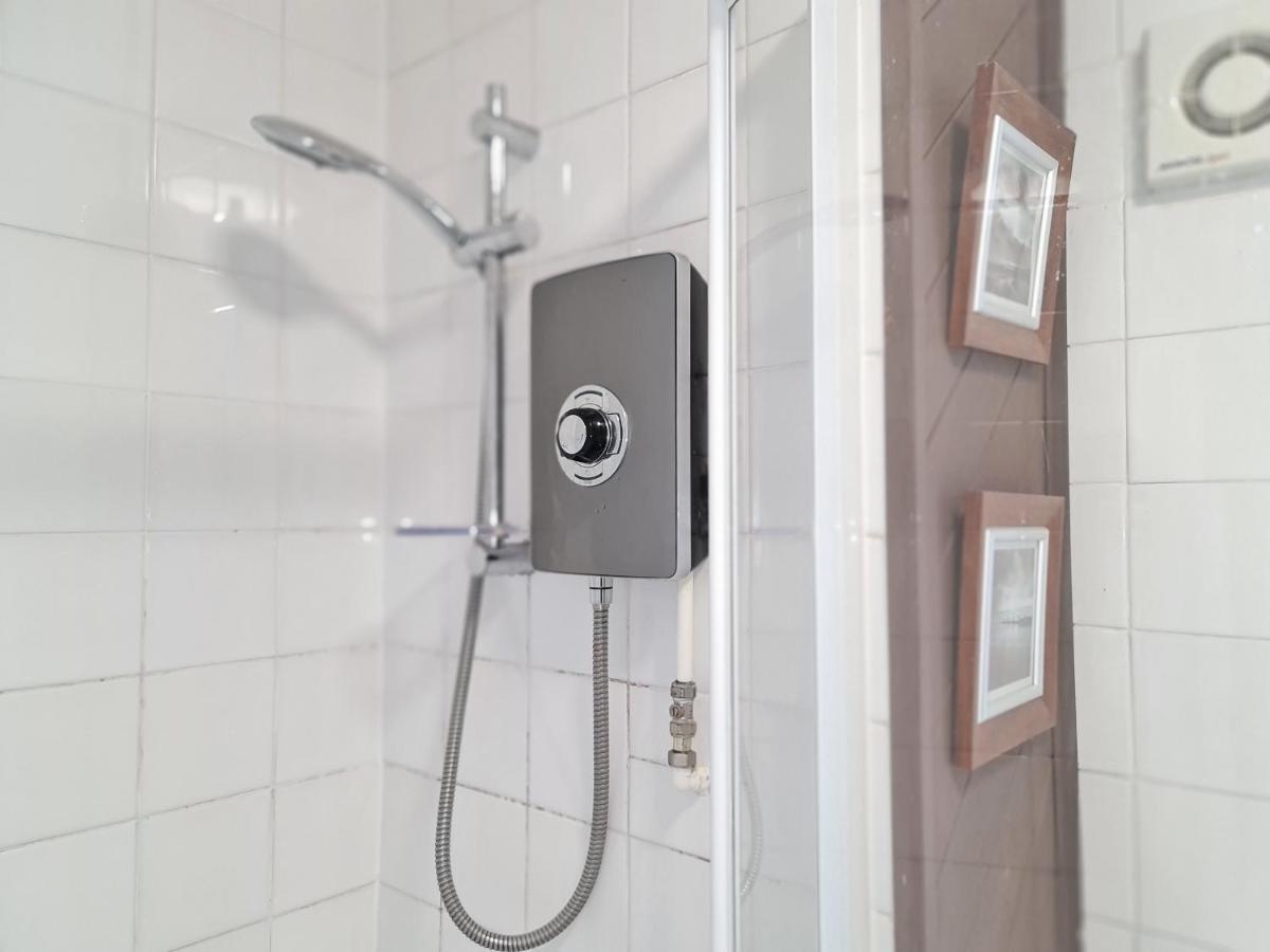 شقة Large 3 Bed Flat, Free Parking نيوكاسل أبون تاين المظهر الخارجي الصورة