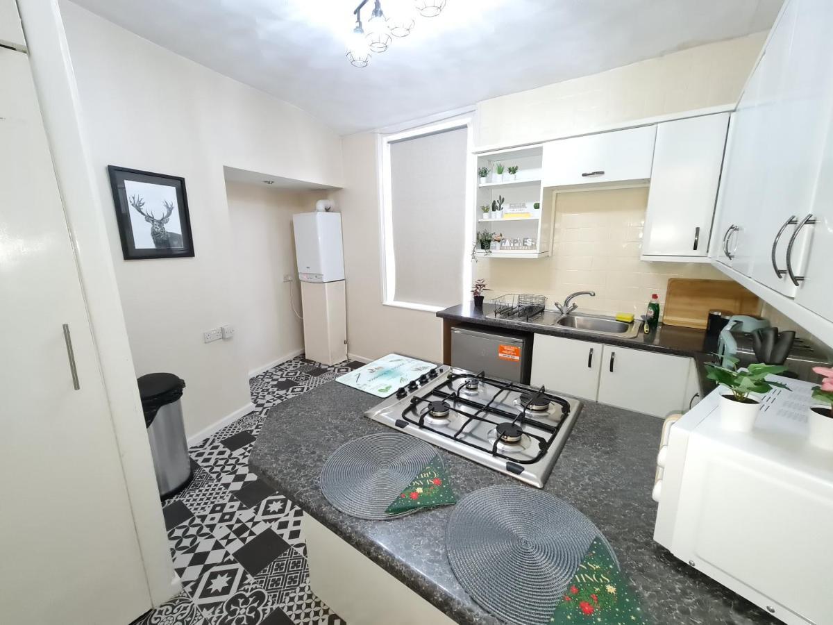 شقة Large 3 Bed Flat, Free Parking نيوكاسل أبون تاين المظهر الخارجي الصورة