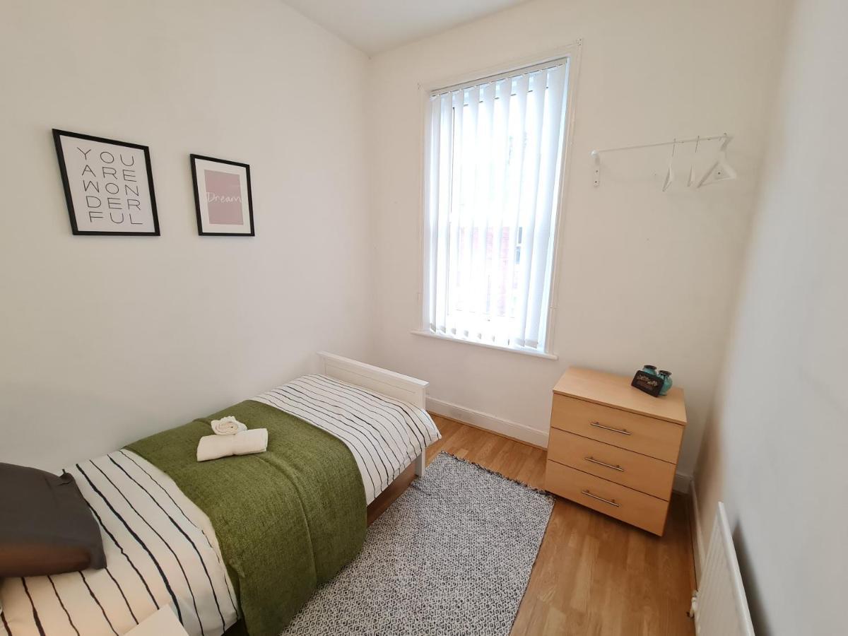 شقة Large 3 Bed Flat, Free Parking نيوكاسل أبون تاين المظهر الخارجي الصورة