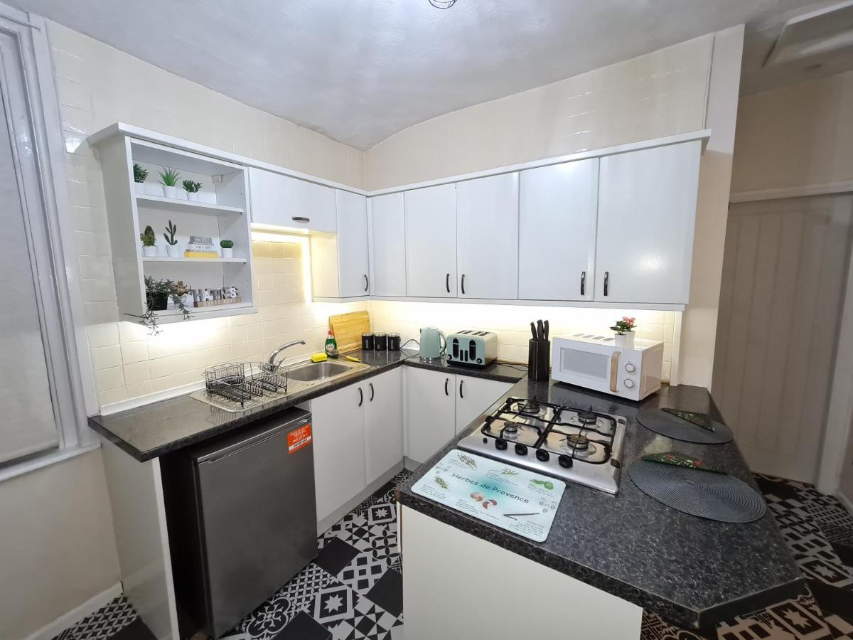 شقة Large 3 Bed Flat, Free Parking نيوكاسل أبون تاين المظهر الخارجي الصورة