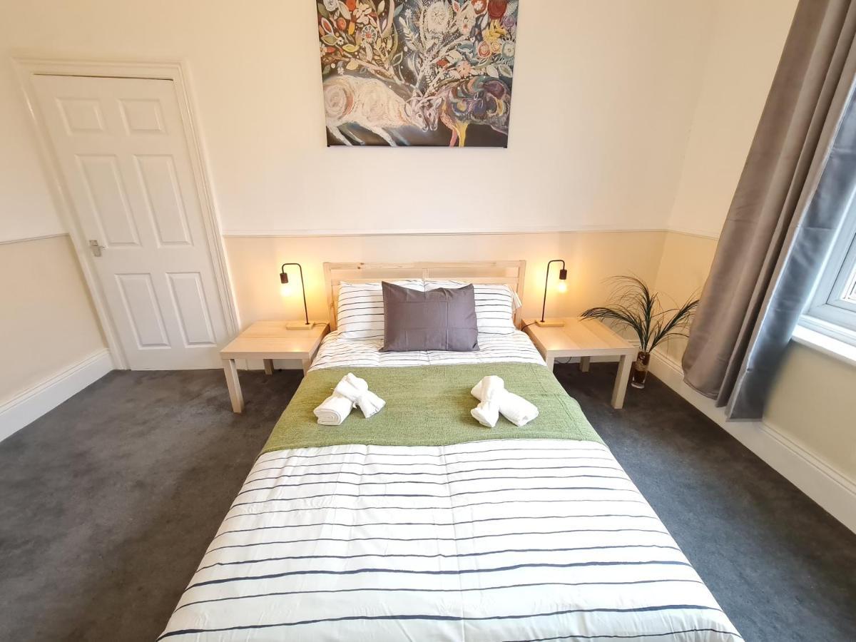 شقة Large 3 Bed Flat, Free Parking نيوكاسل أبون تاين المظهر الخارجي الصورة
